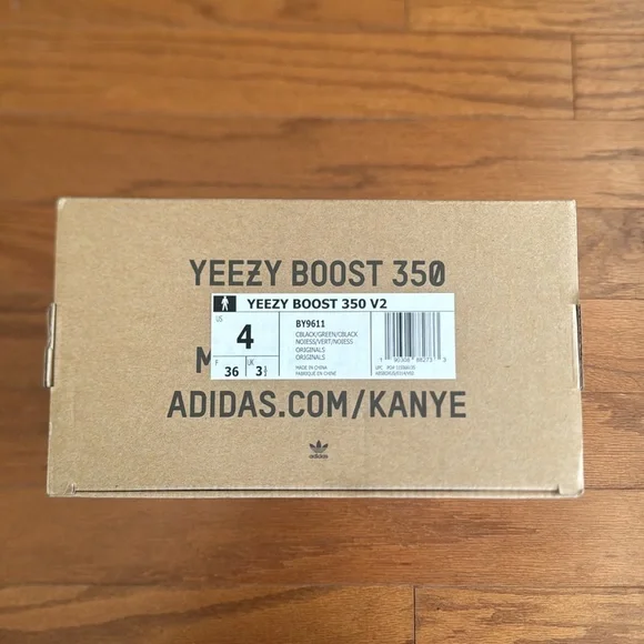 YEEZY BOOST 350 v2 in black and green - Picture 2 of 3